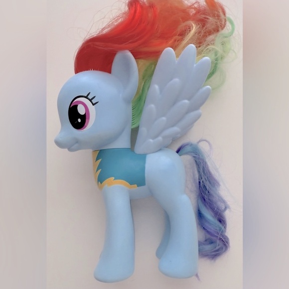 2010 G4 My Little Pony Friendship is Magic Rainbow Dash Classic Figure - Picture 5 of 8